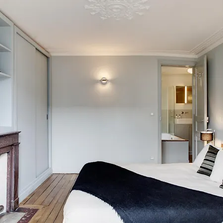 Louvre Design Apartment *