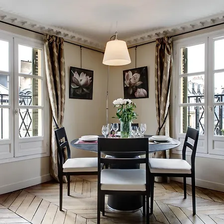 Louvre Design Apartment *