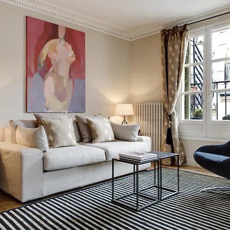 Apartment Louvre Design *