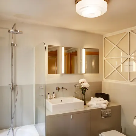 Louvre Design Apartment *
