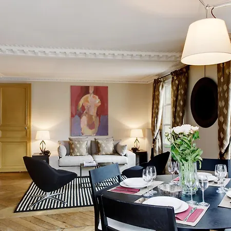 Louvre Design Apartment Paris